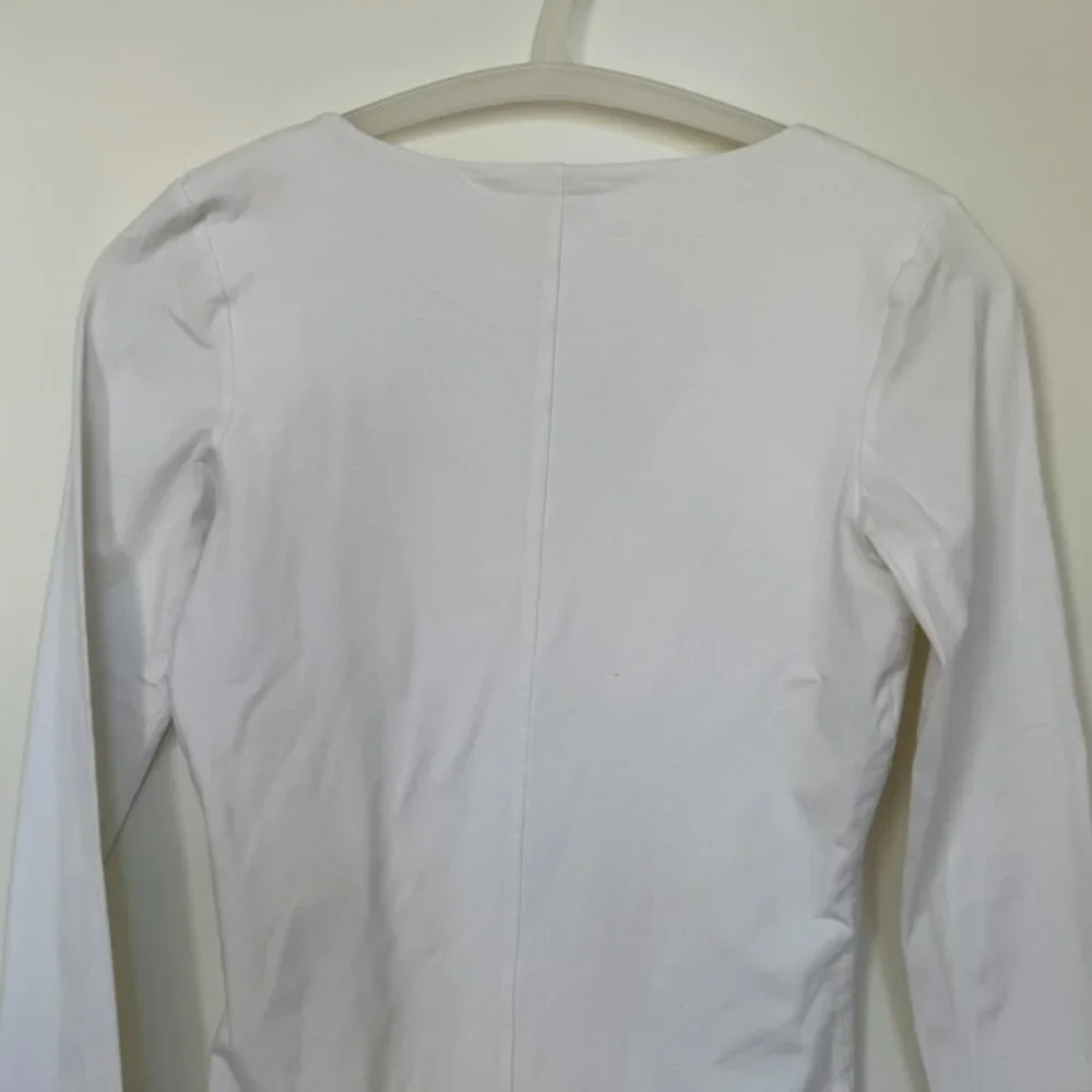 Everlane Long Sleeve V-neck Bodysuit in White - Picture 7 of 7